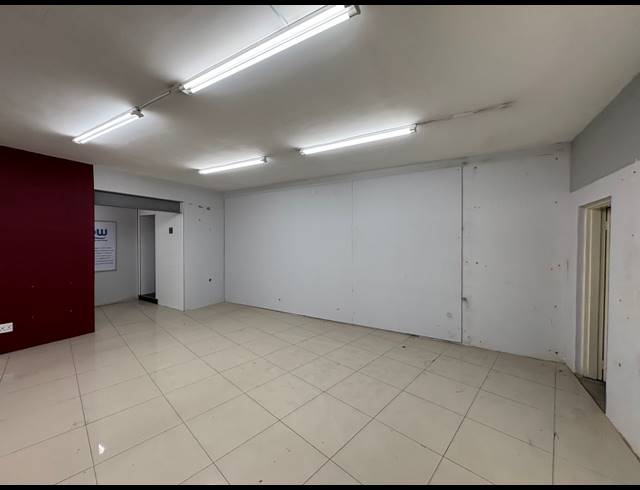 475M² SHOWROOM TO LET IN PAARDEN EILAND